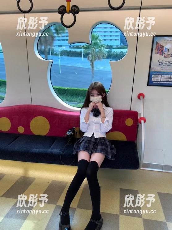 模范学院 - 让人心动的Evelyn艾莉短裤写真合集：不容错过的性感与优雅结合！