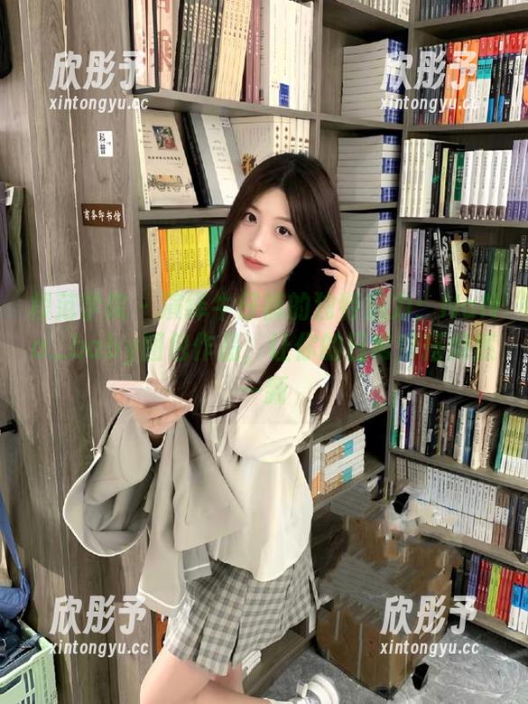 模范学院 - 演绎牛仔裤的独特魅力：NaNa_baby图包作品，让你的日常穿搭焕然一新