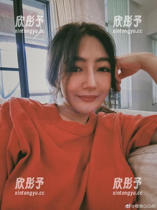 闪耀于樱晚gigi私拍的晶莹图片，带你畅游视觉盛宴