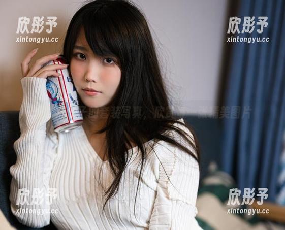 观看汪知子的套装写真，欣赏每一张精美图片