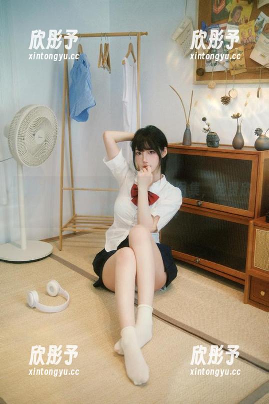 猎女神 - 娜依灵儿吊带风格图集，免费欣赏她的绝美写真