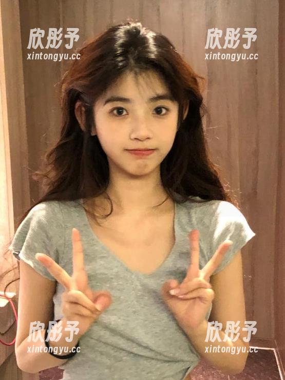 微密圈 - 玫桃泡芙特别作品集分享：铃铛猫主题下的时尚魅力