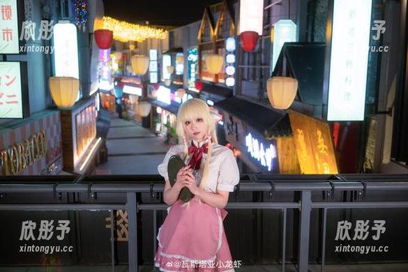 传递青春活力的瓦斯塔亚小龙虾，菈菈校服写真图片呈现