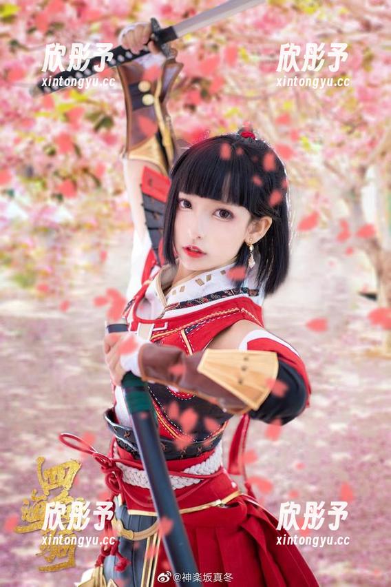 神乐坂真冬草莓蜜桃全套图包，尽享唯美清新的视觉盛宴