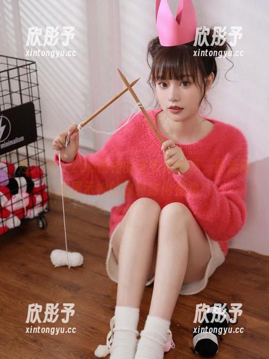 秀人网 - Zoe柚柚的连衣裙情怀，最新图库展示她的独特时尚视角！