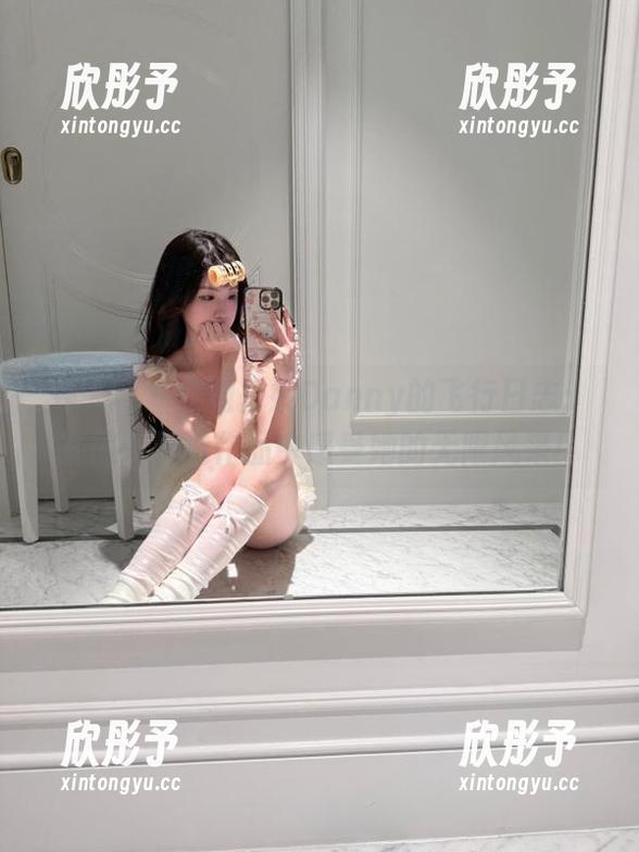 秀人网 - 空姐丹妮Danny的飞行日志：在图库精选作品中感受她的无限风采！