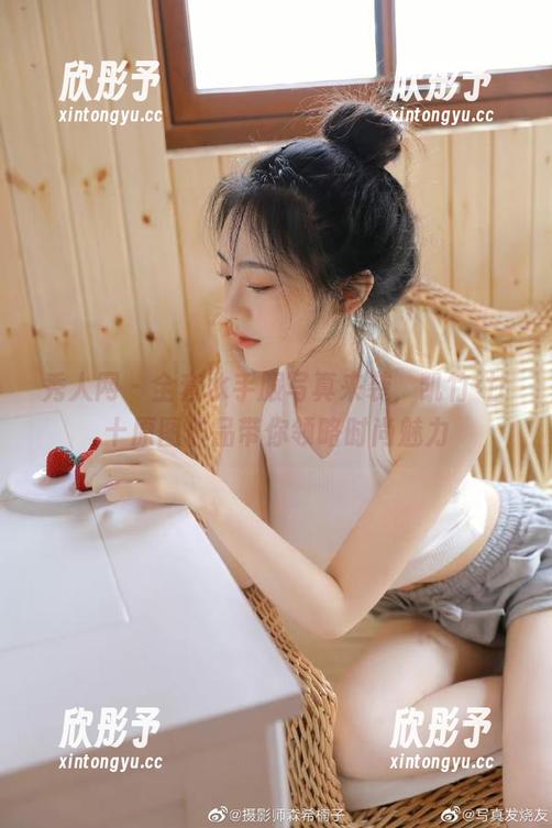 秀人网-凯竹·廿十 秀人网 - 全套水手服写真来袭,凯竹·廿十原图作品带你领略时尚魅力
