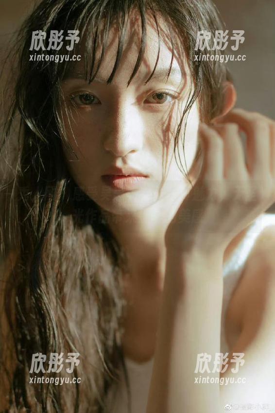 秀人网 - 感受吴思晚女仆写真魅力，无圣光作品带来别样的美感