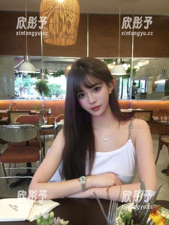 秀人网 - 原图限量发布！最新大橘BBKira泳装写真，感受夏季的无尽魅力！