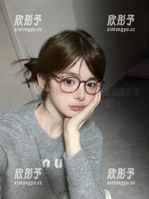 秀人网 - 欲罢不能的大美媚京最新睡衣作品，简直是“卧室的时尚秀”！