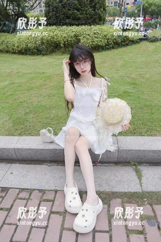 秀人网 - 孟狐狸FoxYini居家图集作品发布：平凡生活中的非凡艺术