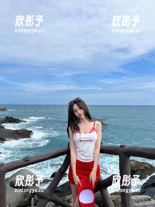 秀人网 - 深入小兔纯纯高跟鞋的写真原图合集，感受她穿搭风格的独特与多变