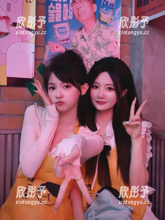 秀人网 - 定制青春印记：岁小岁护士写真作品带你走进温馨世界
