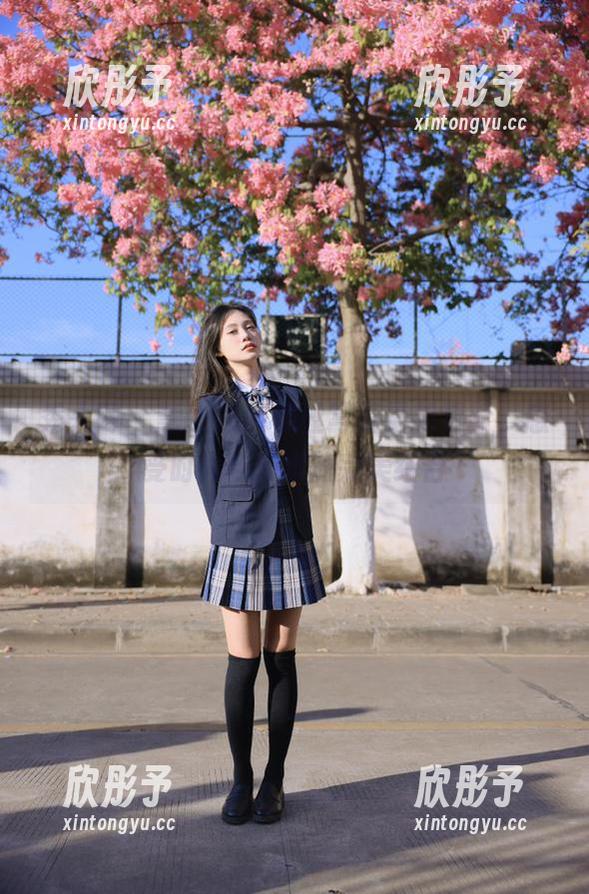 秀人网 - 慧敏Vivi黑丝写真最新更新，感受时尚与艺术的完美结合