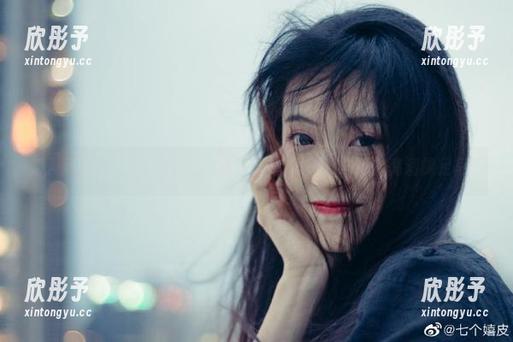 秀人网 - 清新自然的摄影作品：拍黄瓜girl与她的高清裸足写真