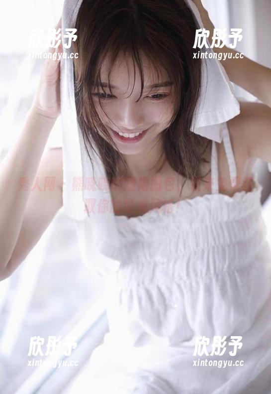 秀人网 - 熊晓晓的短裙图包，快来免费获取你的可爱风格！