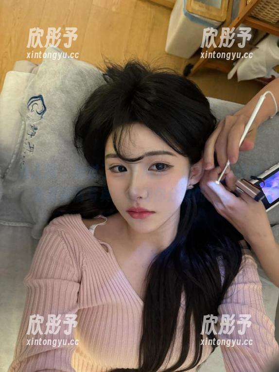秀人网 - 躲过了万千风景，唯独白小喵的女友高清写真，值得你分享的绝影！