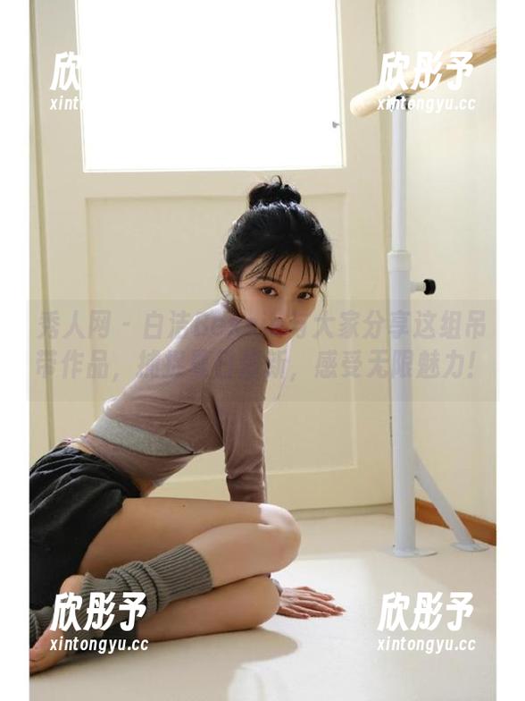 秀人网 - 白洁Bessie与大家分享这组吊带作品，捕捉夏日清新，感受无限魅力！