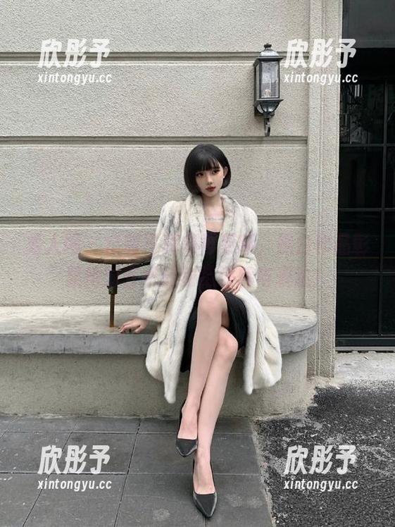 秀人网 - 白甜写真集再更新，黑白作品彰显她对艺术的独特理解与表达！
