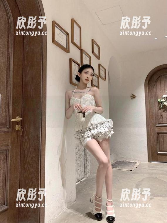 秀人网-童千艺cara 秀人网 - 百变童千艺cara旗袍风格:独家原图和图包,完美呈现每一瞬