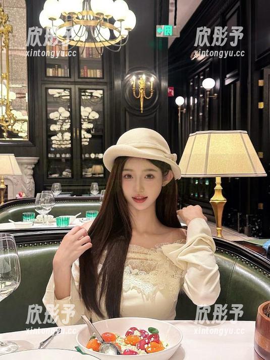 秀人网 - 糯美子nini兔女郎私房写真：每一张都是故事，每个瞬间都动人