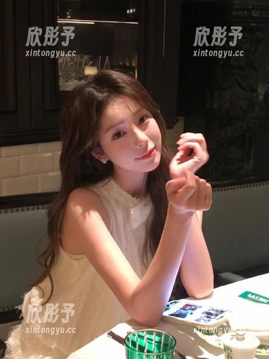 秀人网 - 精致生活的展现，荡漾Crystal博主棉袜系列高清原图独家发布