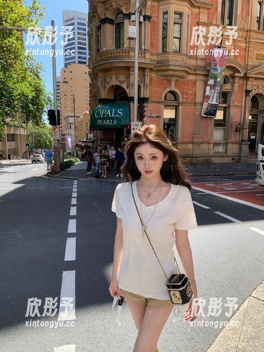 秀人网 - 萌琪琪Irene白裙全套写真，下载看完后忍不住想投身萌文化的怀抱！
