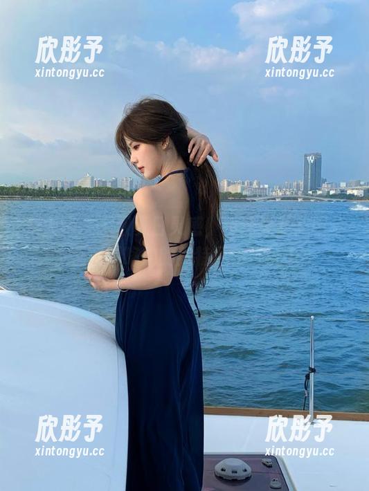 秀人网 - 撷取夏日灵感，阿汁泳装美图分享，领略她的独特风格与魅力