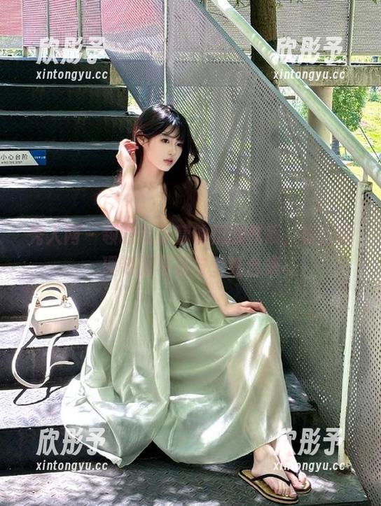 秀人网 - 领略陆萱萱的优雅气质，银行经理制服写真与壁纸合集