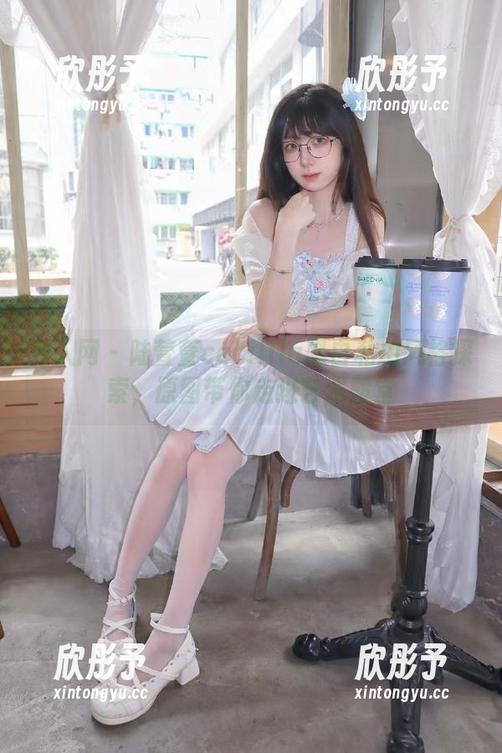 秀人网 - 陆萱萱cecillia黑白私拍风格探索，原图带你走进艺术殿堂