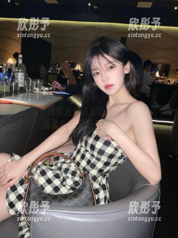 秀人网 - 探索陈伊人的夏天：独特风格作品集与精美写真资源分享