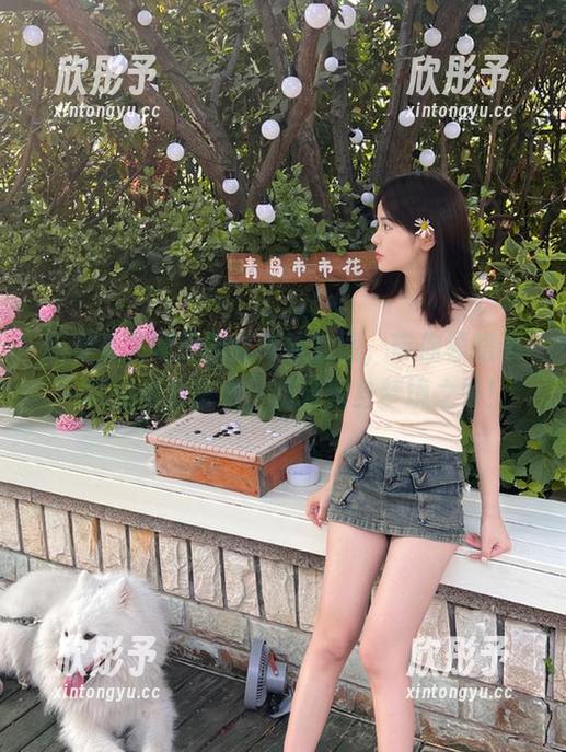 探寻秀人网最新红气球套图，带你领略不一样的摄影艺术，仿佛置身梦境之中！