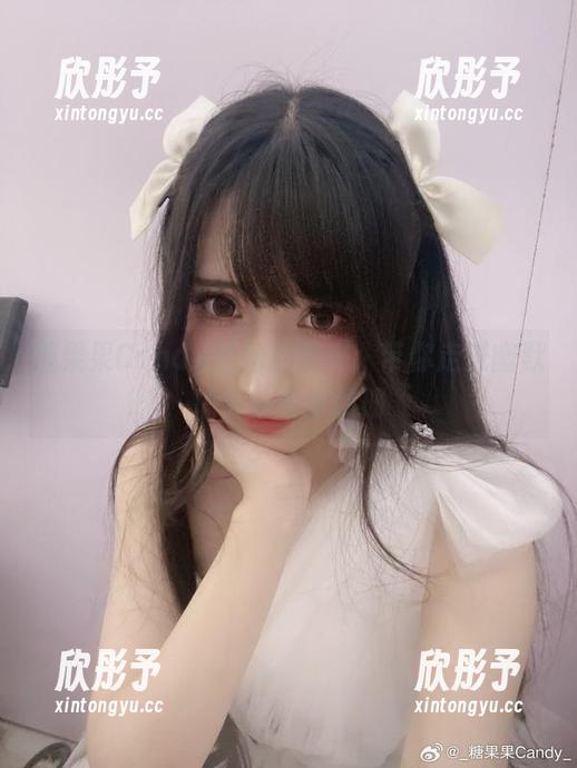 糖果果Candy的旅拍时光：带你走进幽默搞笑的写真图册