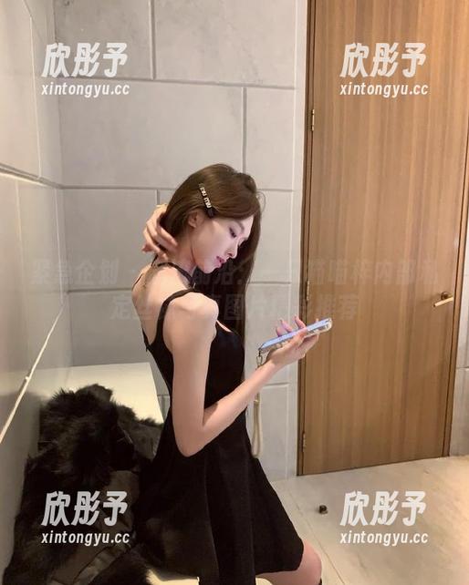 紧急企划 - 潮流前沿：一只喵喵梓内部私定丝袜写真图片精彩推荐