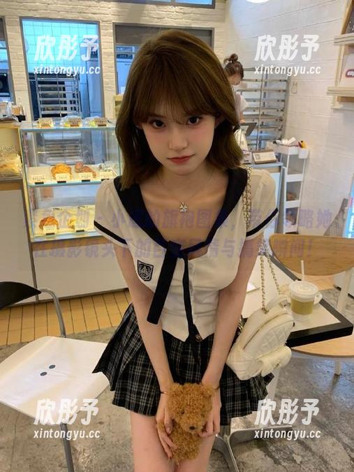 紧急企划 - 小恩的旗袍图集，带你领略她在摄影镜头下的百变风情与搞笑瞬间！