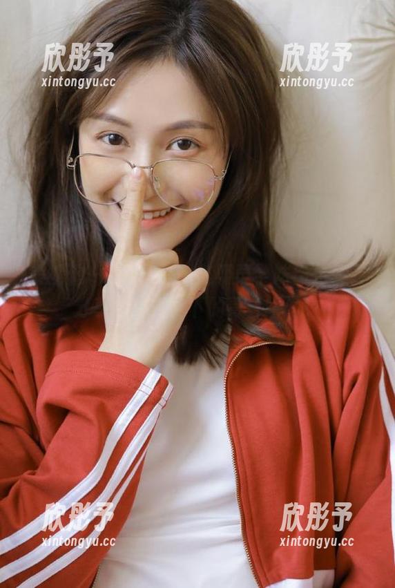 美媛馆 - 探索Ellie艾栗栗学妹作品集，分享独特视角下的青春瞬间！