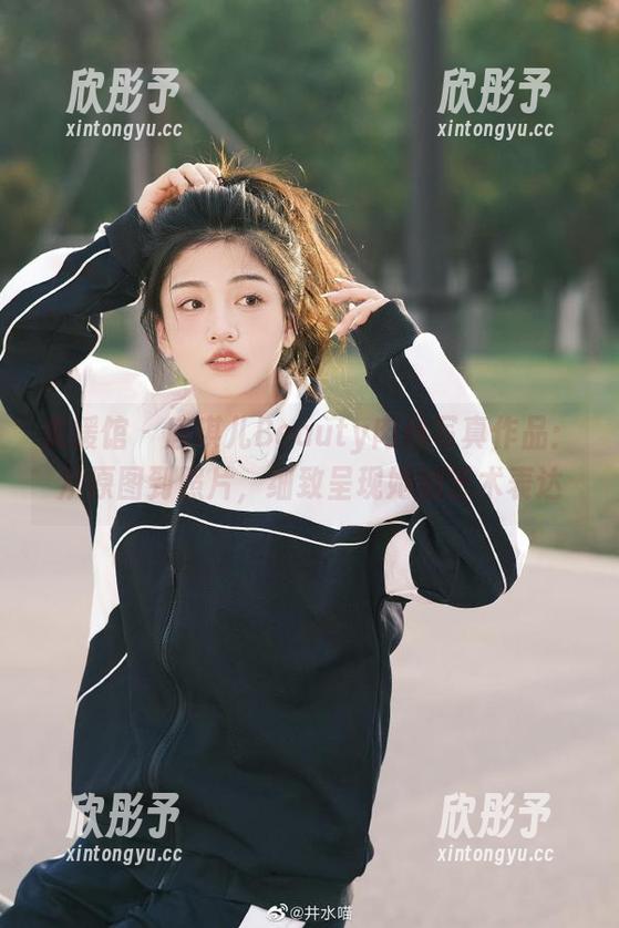 美媛馆 - 唐琪儿Beauty肉丝写真作品：从原图到照片，细致呈现她的艺术表达