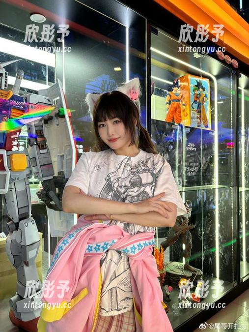 爱情的编织者：探索“脱尾巴Mizuki”婚纱与COS激情碰撞的灵感图集