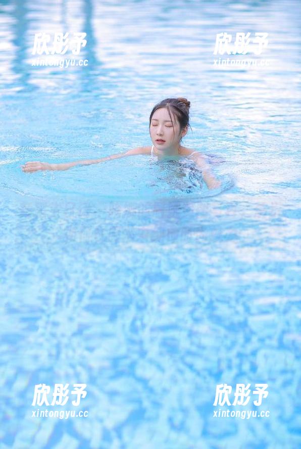 舞蹈生日记 - 晓娜的厨娘美图写真，展示如何在厨房中绽放时尚魅力