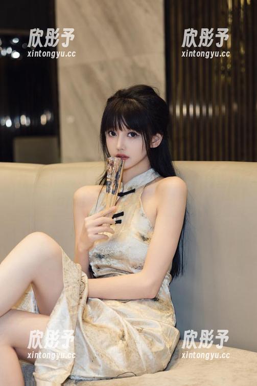 花漾show - 谁说壁纸只能平淡？绮里嘉ula护士写真给你新视觉震撼！