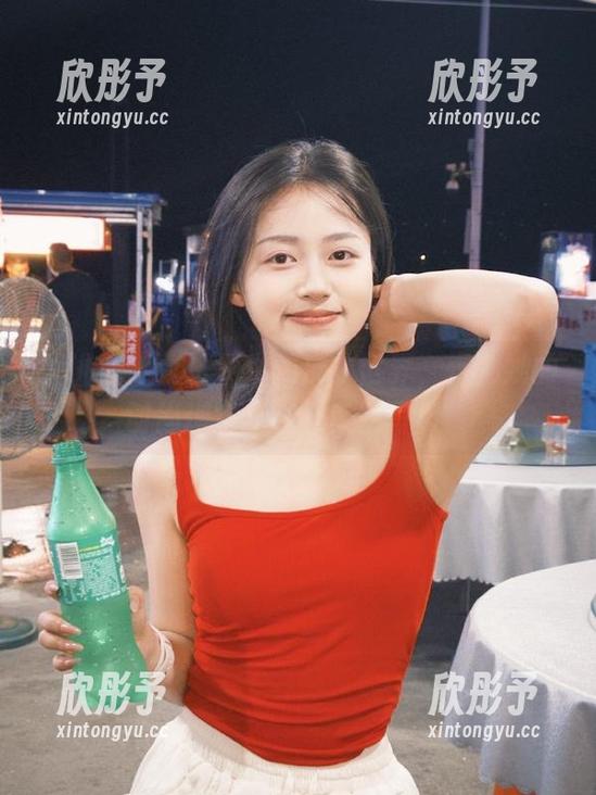 蜜桃社 - 走进伊琳的皮衣世界，揭秘她的时尚理念与视觉美图写真！