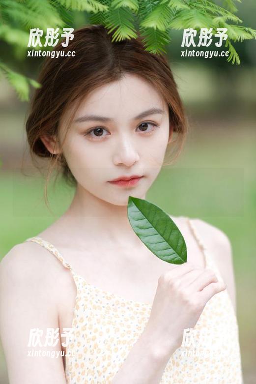 蜜桃社 - 米琪MIKI时尚丝袜写真图包，免费下载助你打造独特个人风格！