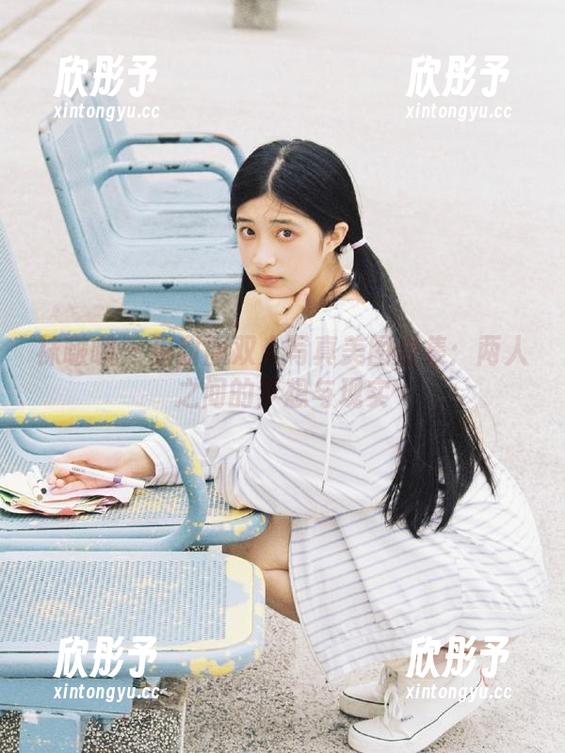 袜啵啵 - 甜甜圈双人写真美图合集：两人之间的梦想与现实