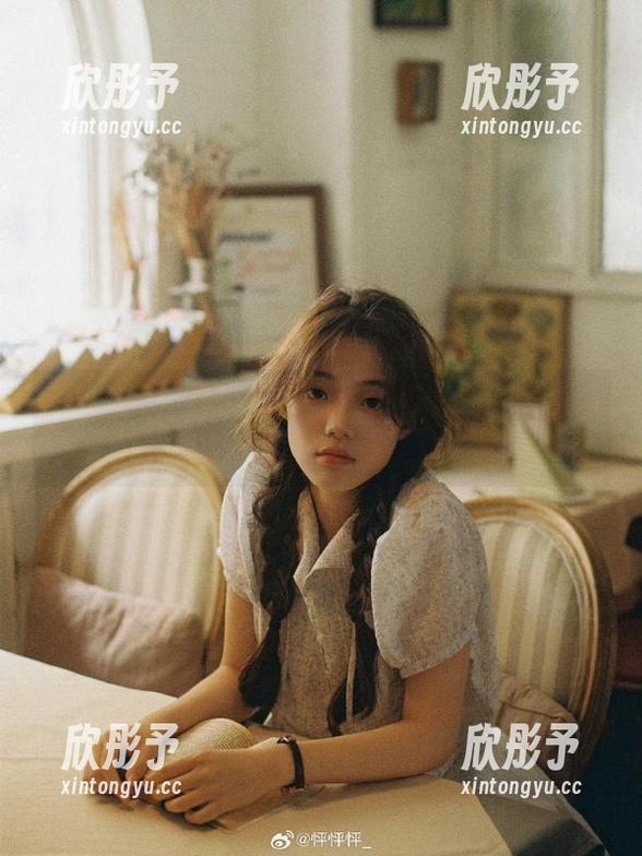 袜啵啵 - 在芝士的可爱宇宙里畅游：探索她的套图作品精华