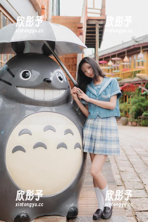 西呱呀呀呀学姐的写真作品，带你观看她照片中的多姿多彩世界！