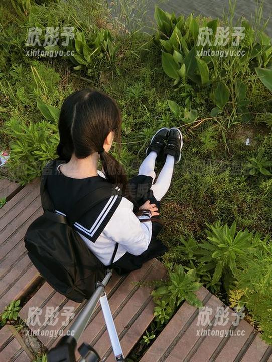 西尔酱黑丝校服私拍图包，带你回味校园的甜美瞬间