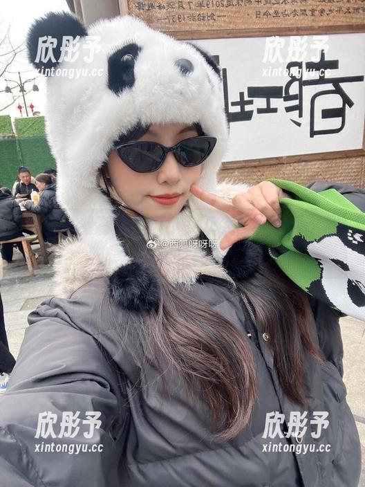 清新自然高清西瓜少女双人百合写真，甜蜜图片盛宴
