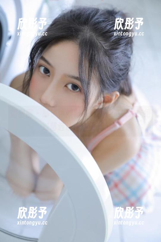 微密圈 - 醇子小姨制服写真合集来袭，绝对精选让你心跳加速！