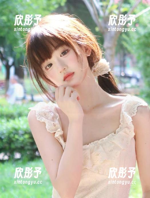 收藏铭铭kizami泳衣作品，免费获取她游泳池边的清凉与时尚风采
