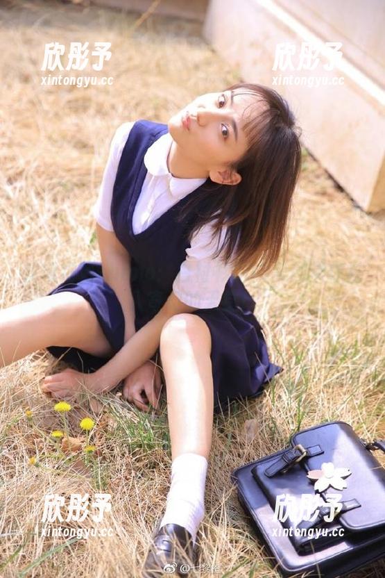 解锁霜月shimo：白衬衫COS美图带你进入奇幻的天堂！